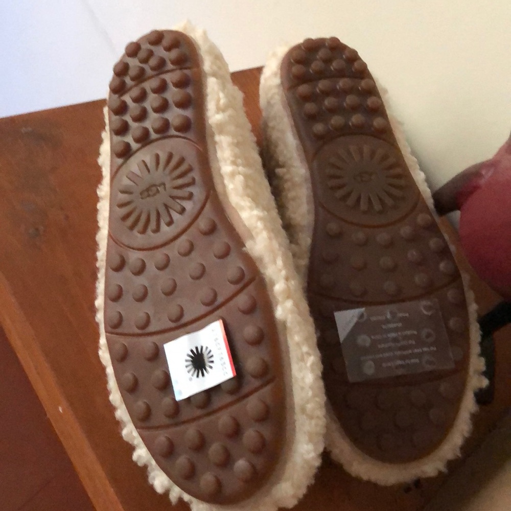 NEW! UGG Loafers - Picture 2 of 6